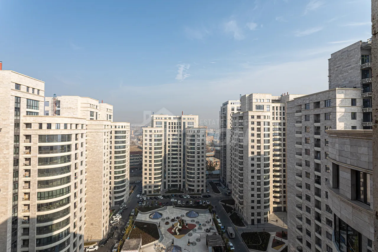 Купить 3 комнатную квартиру Аршакуняц пр, Центр Ереван, 157872