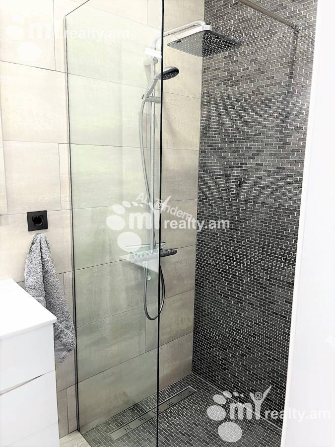 3 սենյականոց բնակարան  Կորյուն փող, Կենտրոն Երևան, 136180