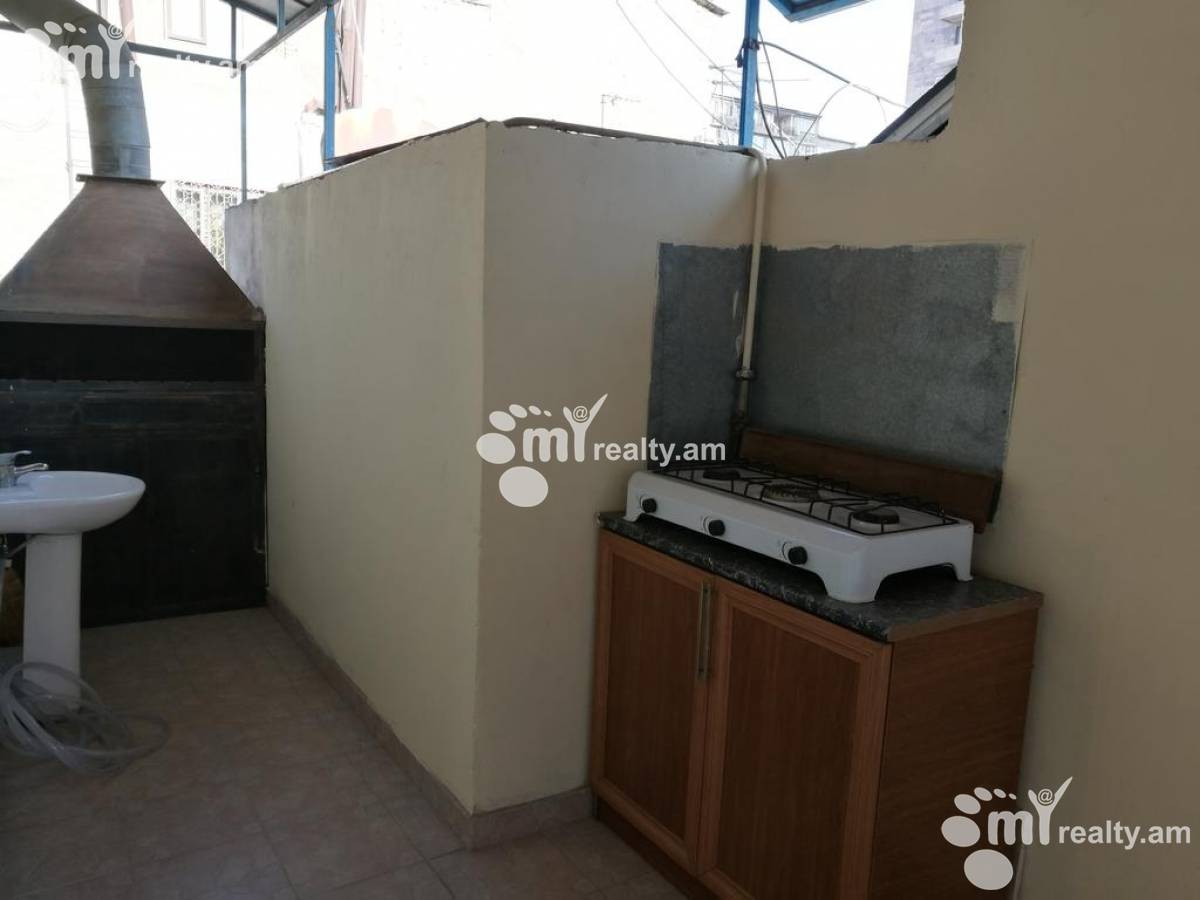 4 bedroom apartment for rent Ghazar Parpetsi St, Center Yerevan, 124054