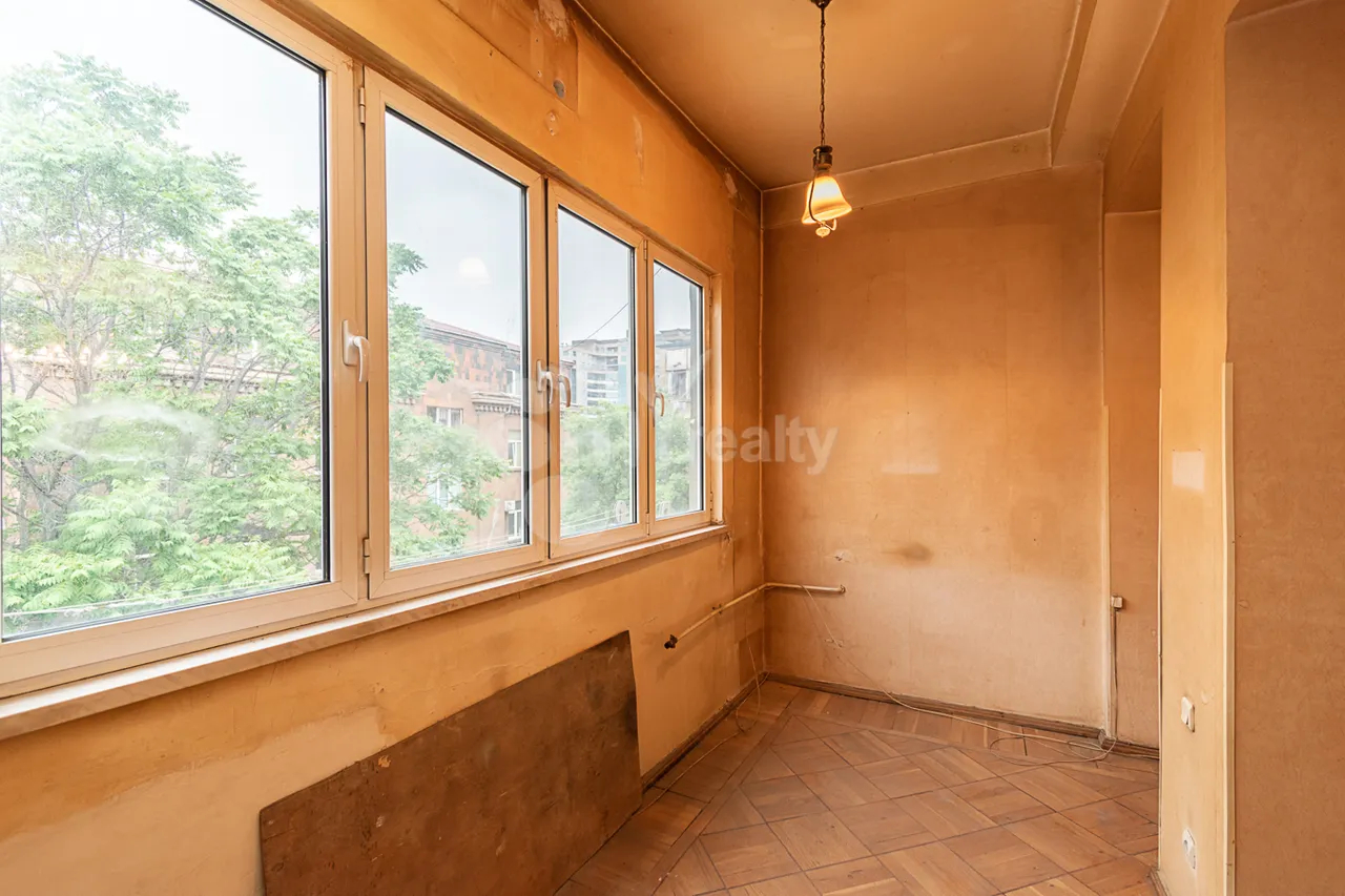 3 bedroom apartment for sale خیابان ابوویان, مرکز شهر ایروان, 160652