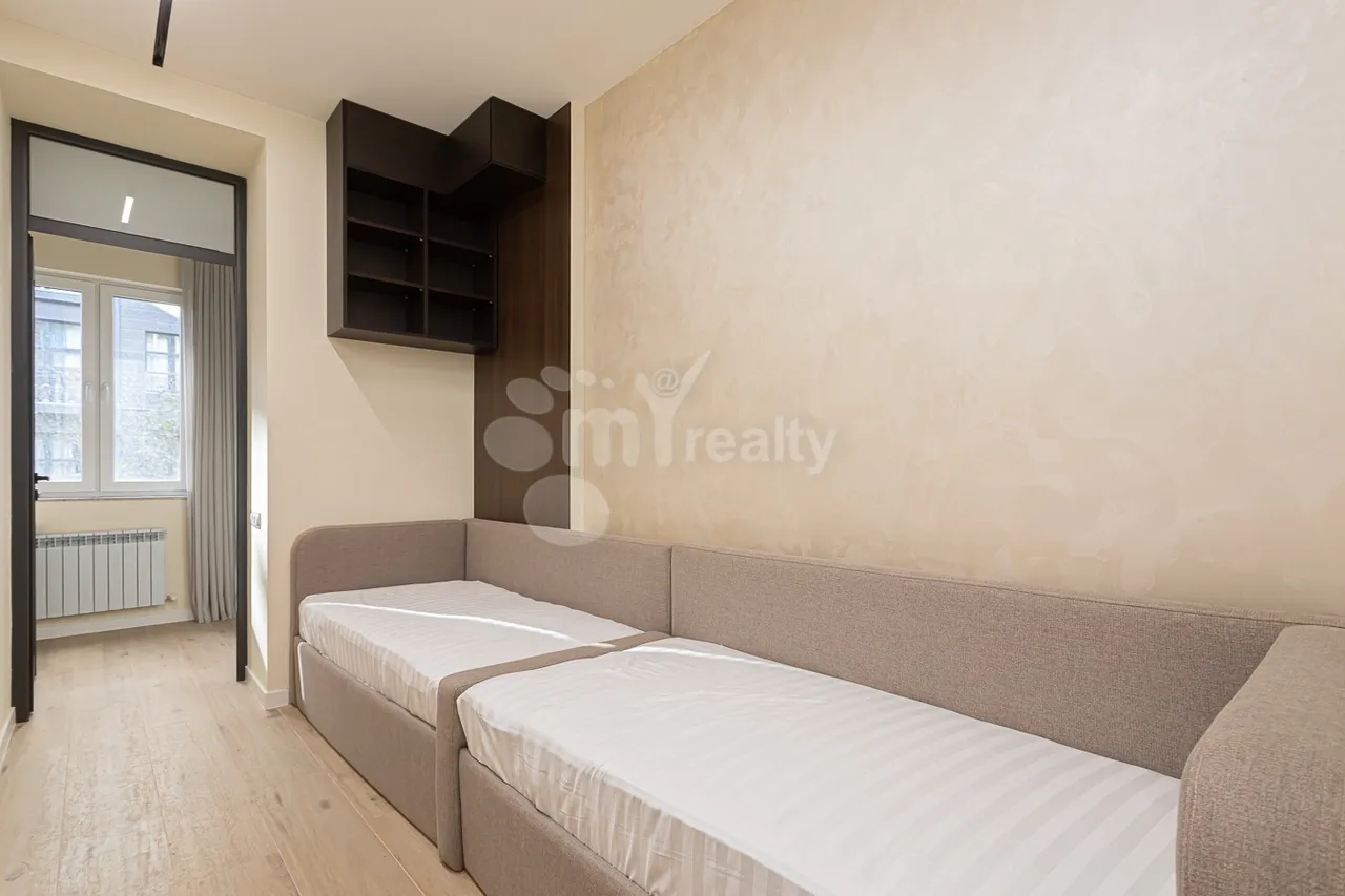 3 bedroom apartment for rent Amiryan St, Center Yerevan, 157289