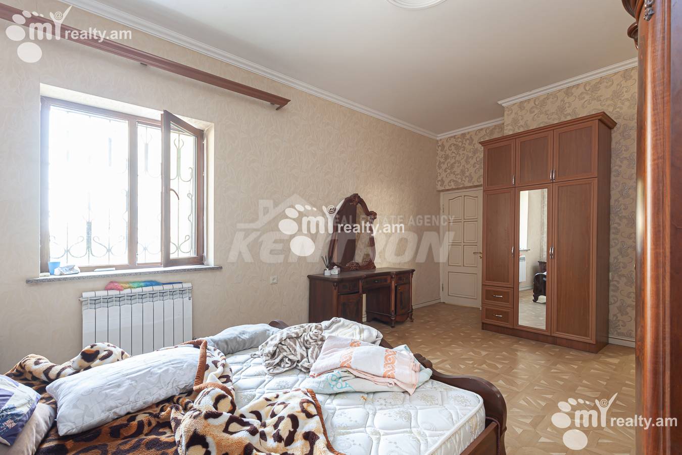 House for sale خیابان سِپوه, عربگیر ایروان, 155978