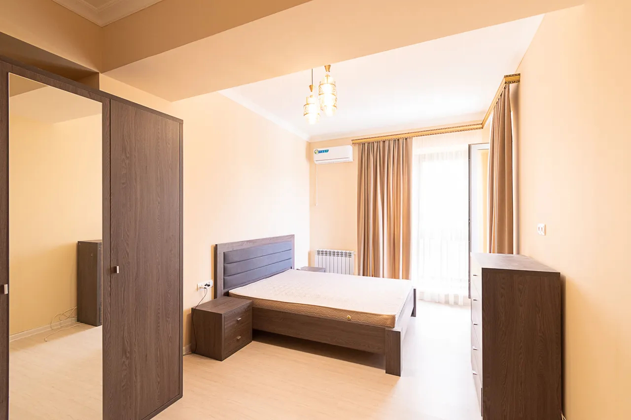 3 bedroom apartment for rent Paronyan St, Center Yerevan, 161921