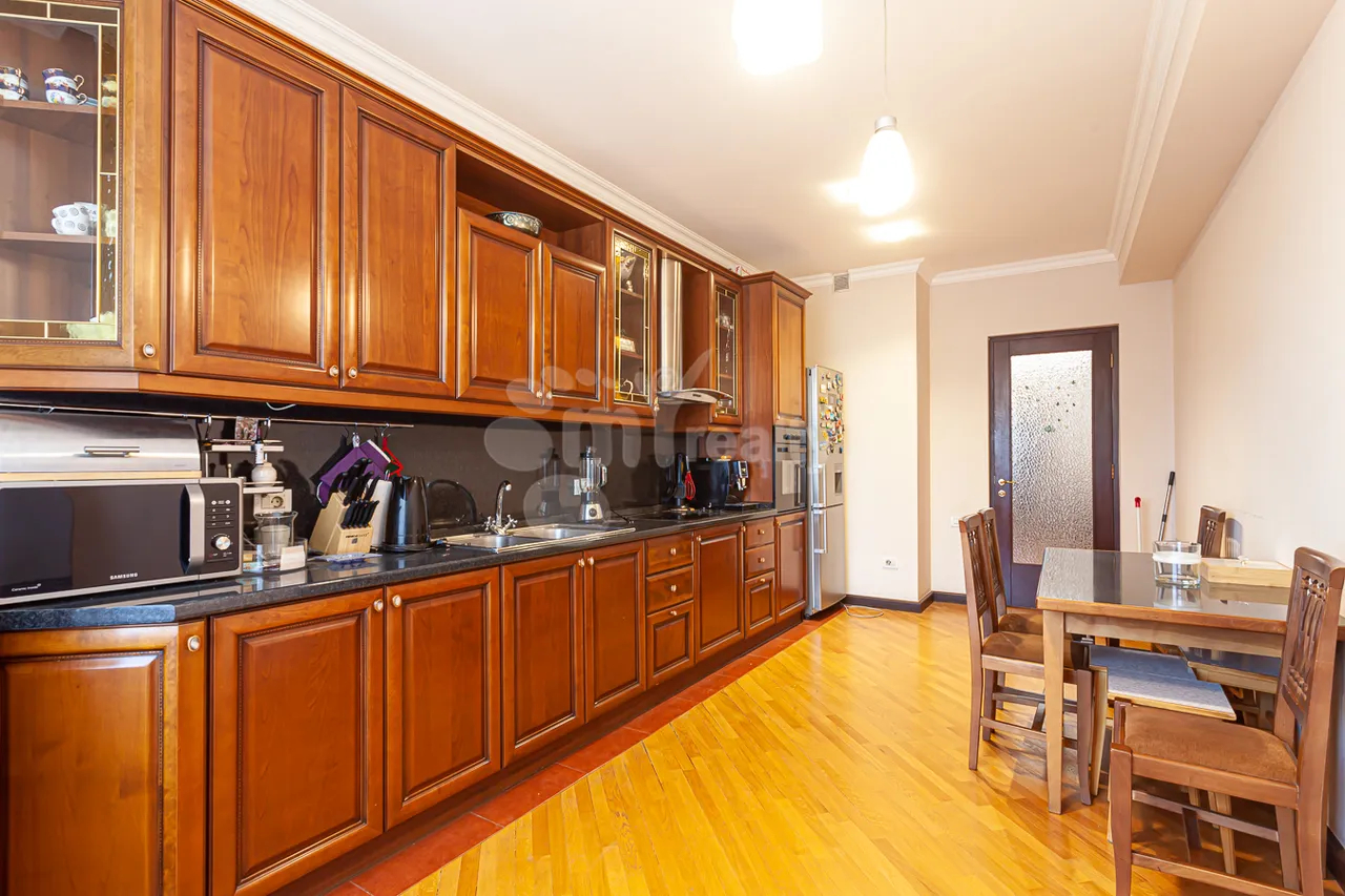 4 bedroom apartment for rent Amiryan St, Center Yerevan, 161520