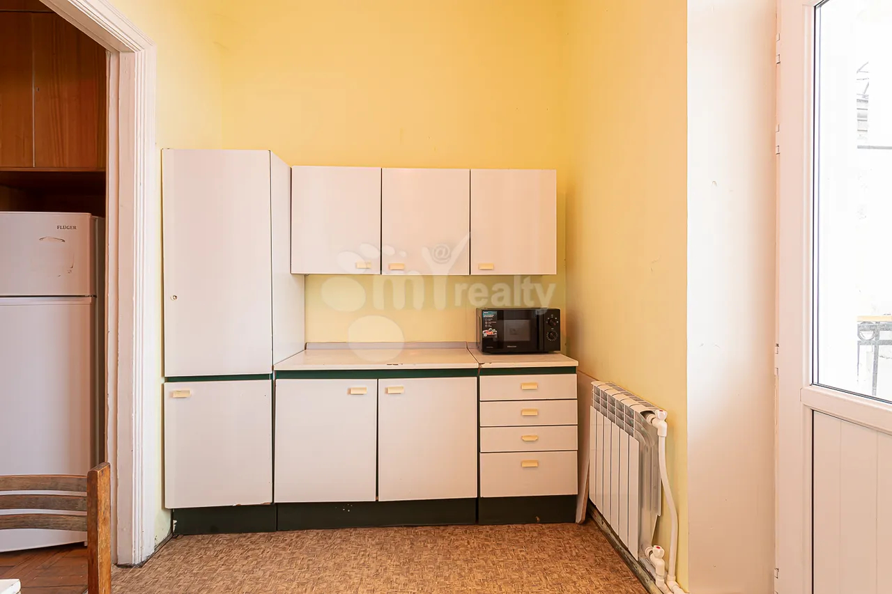 3 bedroom apartment for sale Charents St, Center Yerevan, 157412