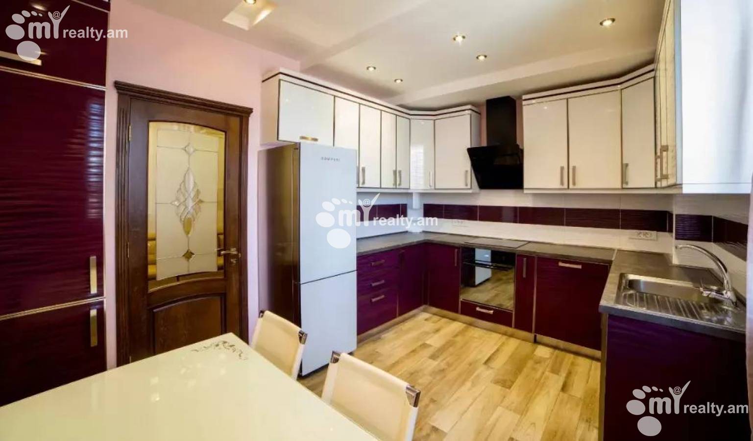 Снять 4 комнатную квартиру Сасна Црер ул., Давташен Ереван, 148331