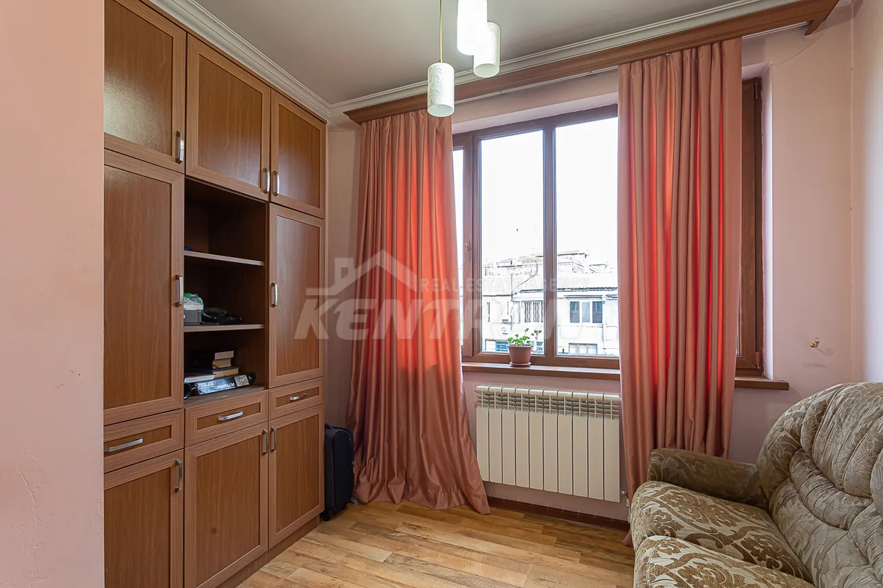 3 bedroom apartment for sale خیابان ابوویان, مرکز شهر ایروان, 157547