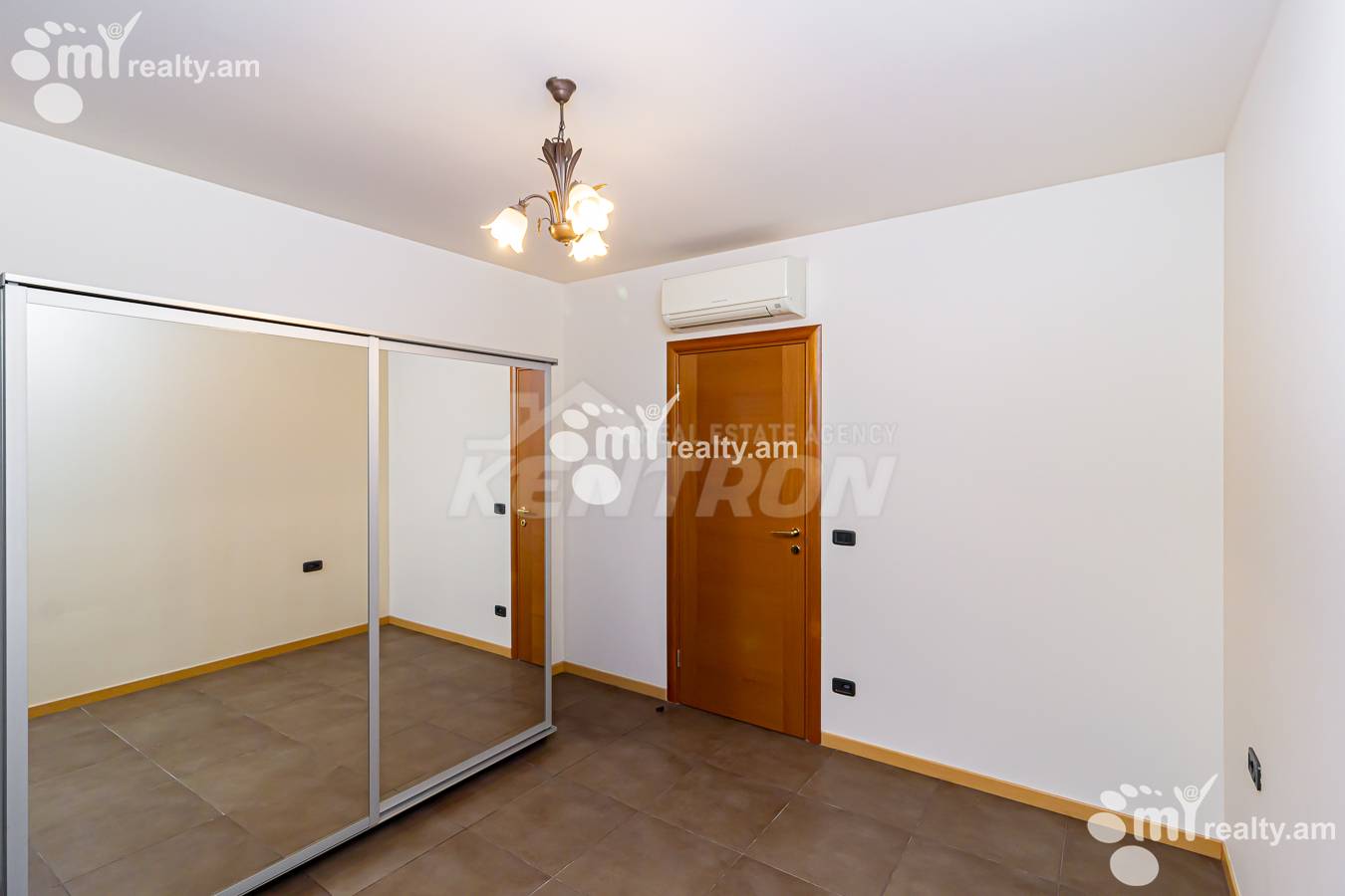 3 bedroom apartment for rent Vazgen Sargsyan St, Center Yerevan, 153246