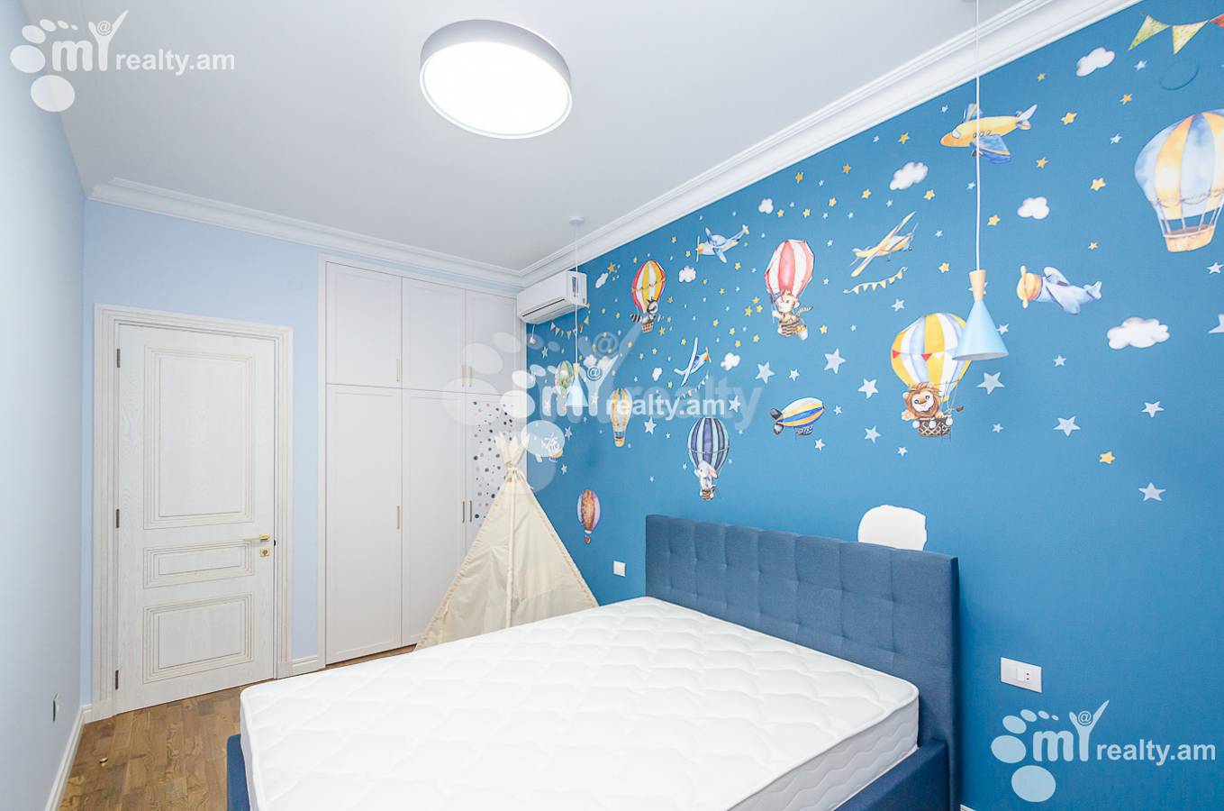 Снять 4 комнатную квартиру Амирян ул, Центр Ереван, 145989