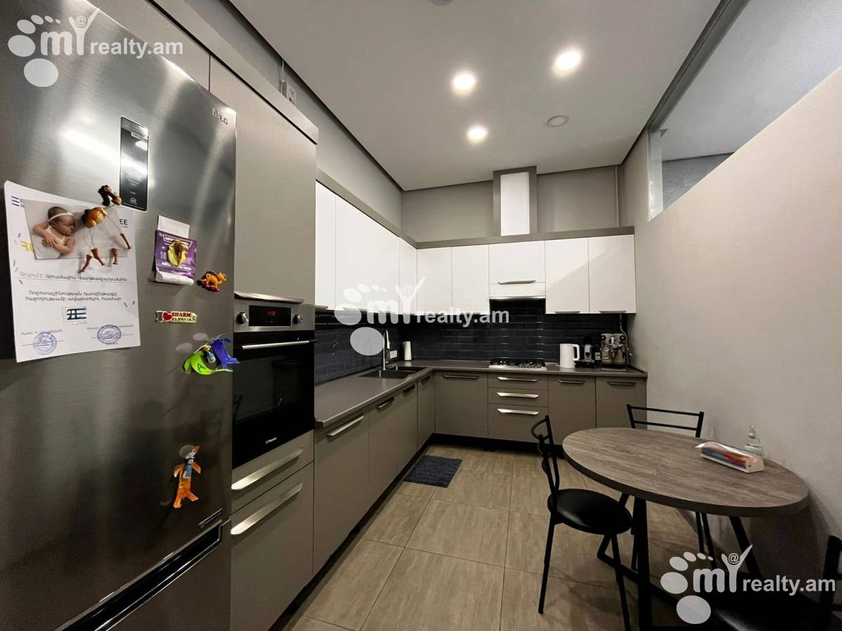 4 bedroom apartment for sale خیابان آزاتوتیان, عربگیر ایروان, 158123