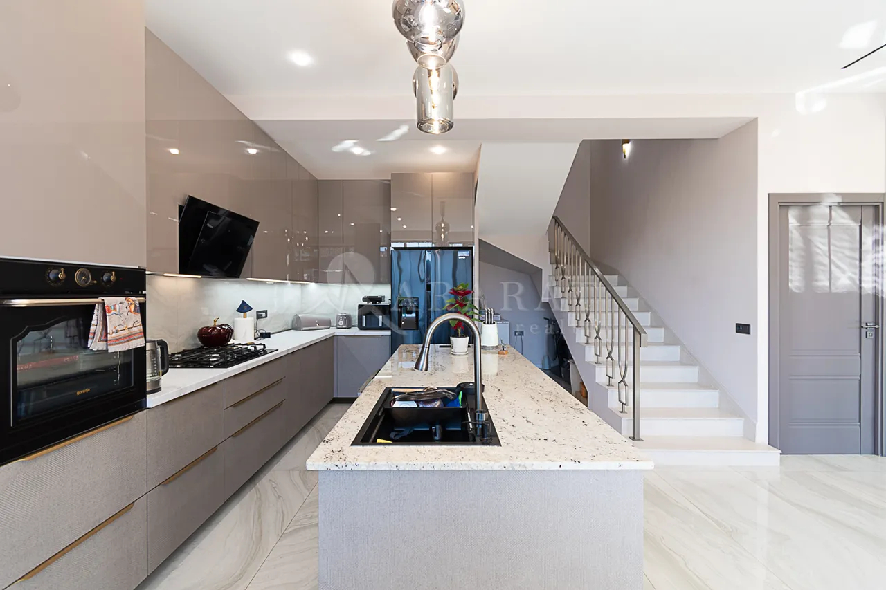 Купить дом Паруйр Севак 11, Аван Ереван, 159480