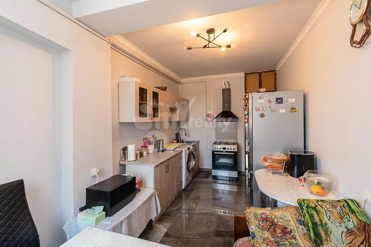 3 bedroom apartment for sale Saryan St, Center Yerevan, 160947