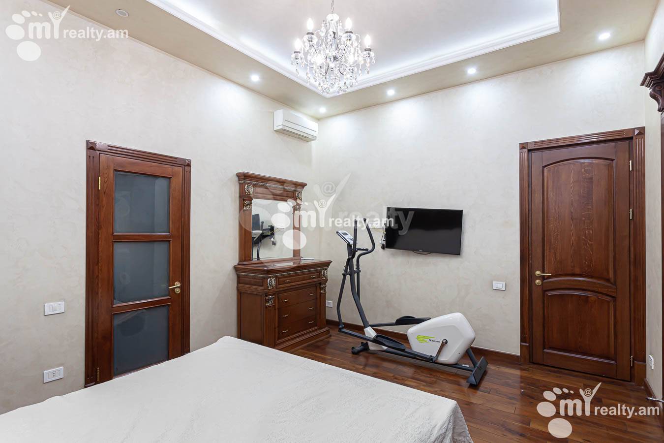 4 սենյականոց բնակարան վարձով Մաշտոցի պող, Կենտրոն Երևան, 153321