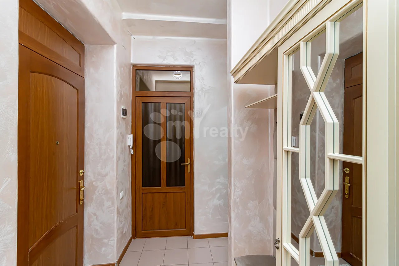 2 սենյականոց բնակարան  Գ.Լուսավորիչ փող, Կենտրոն Երևան, 158966
