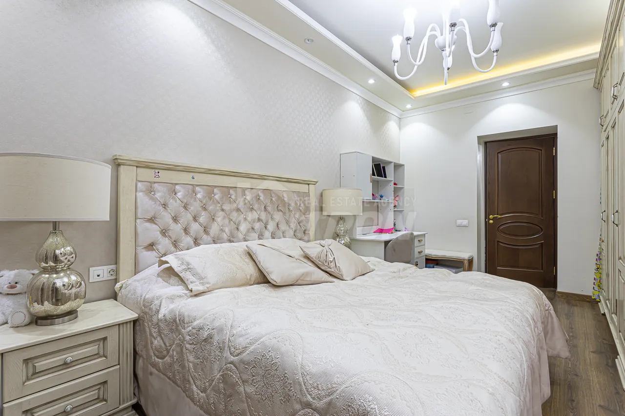 3 bedroom apartment for sale rue d'Abovyan, Center Yerevan, 157934
