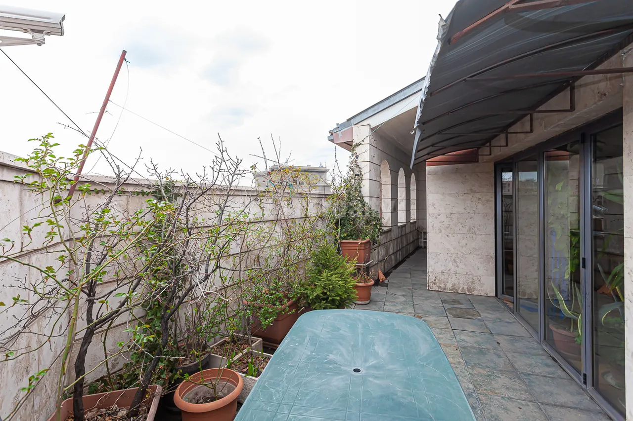 5 bedroom apartment for rent Teryan St, Center Yerevan, 158100