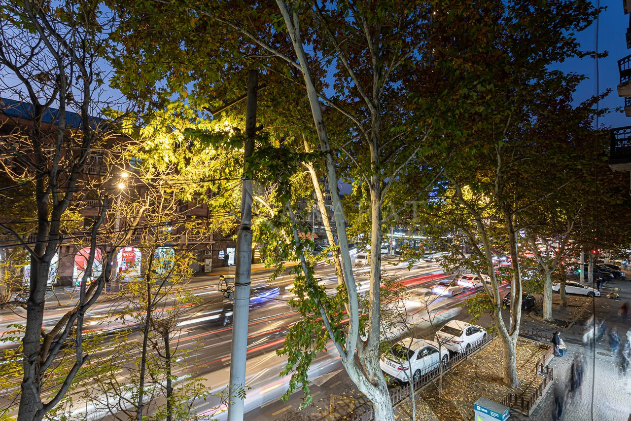 Купить 3 комнатную квартиру Тигран Мец пр, Центр Ереван, 157712