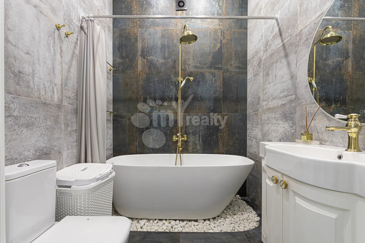 Снять 4 комнатную квартиру Арам ул, Центр Ереван, 159397