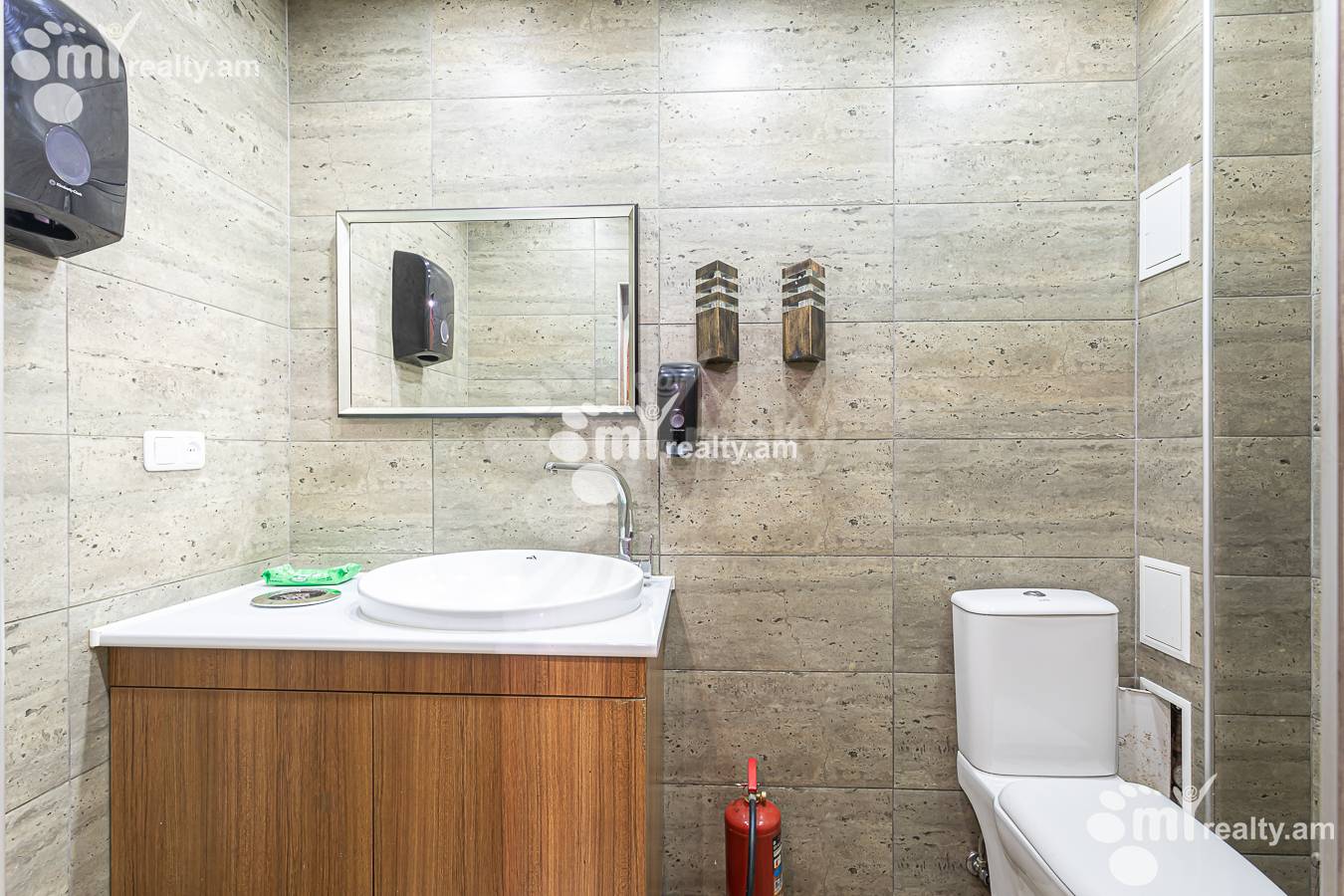 Купить коммерческoе помещение Саят-Нова пр, Центр Ереван, 156743