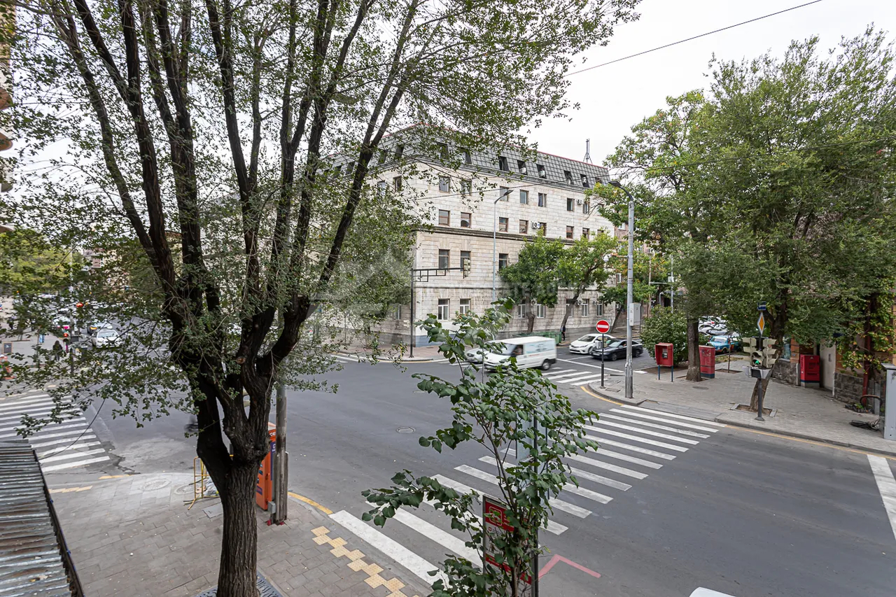 4 bedroom apartment for sale Hanrapetutyan St, Center Yerevan, 159013