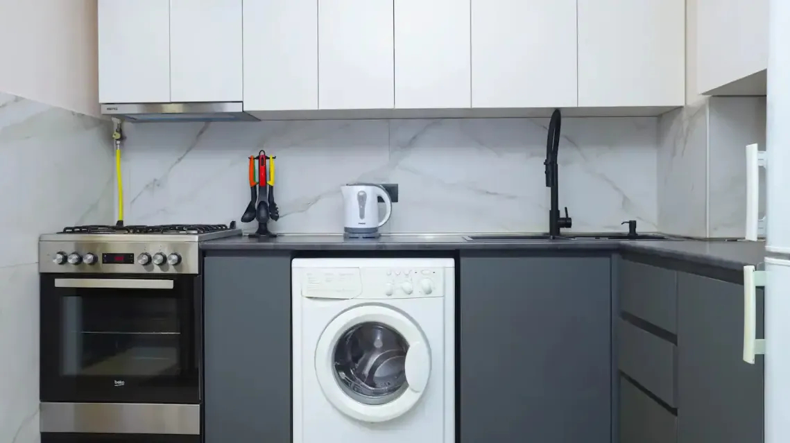 3 bedroom apartment for rent Amiryan St, Center Yerevan, 157659