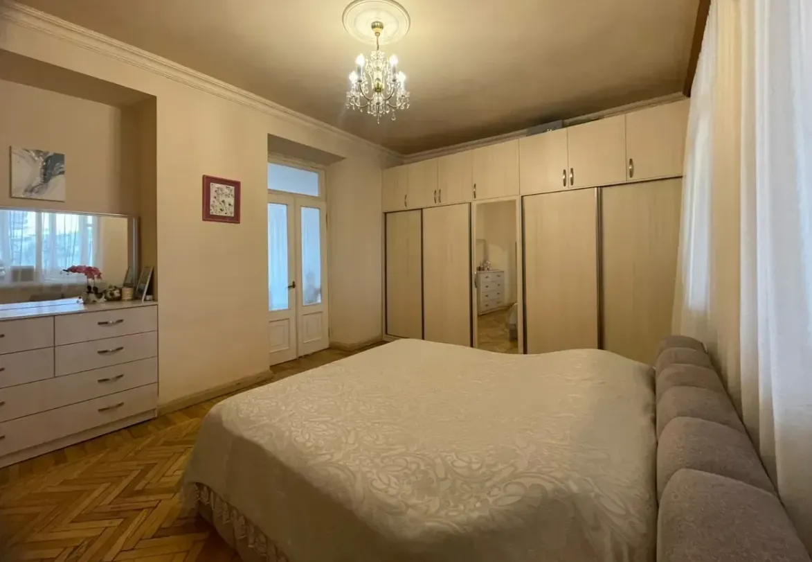 4 սենյականոց բնակարան  Զաքյան փող, Կենտրոն Երևան, 162011