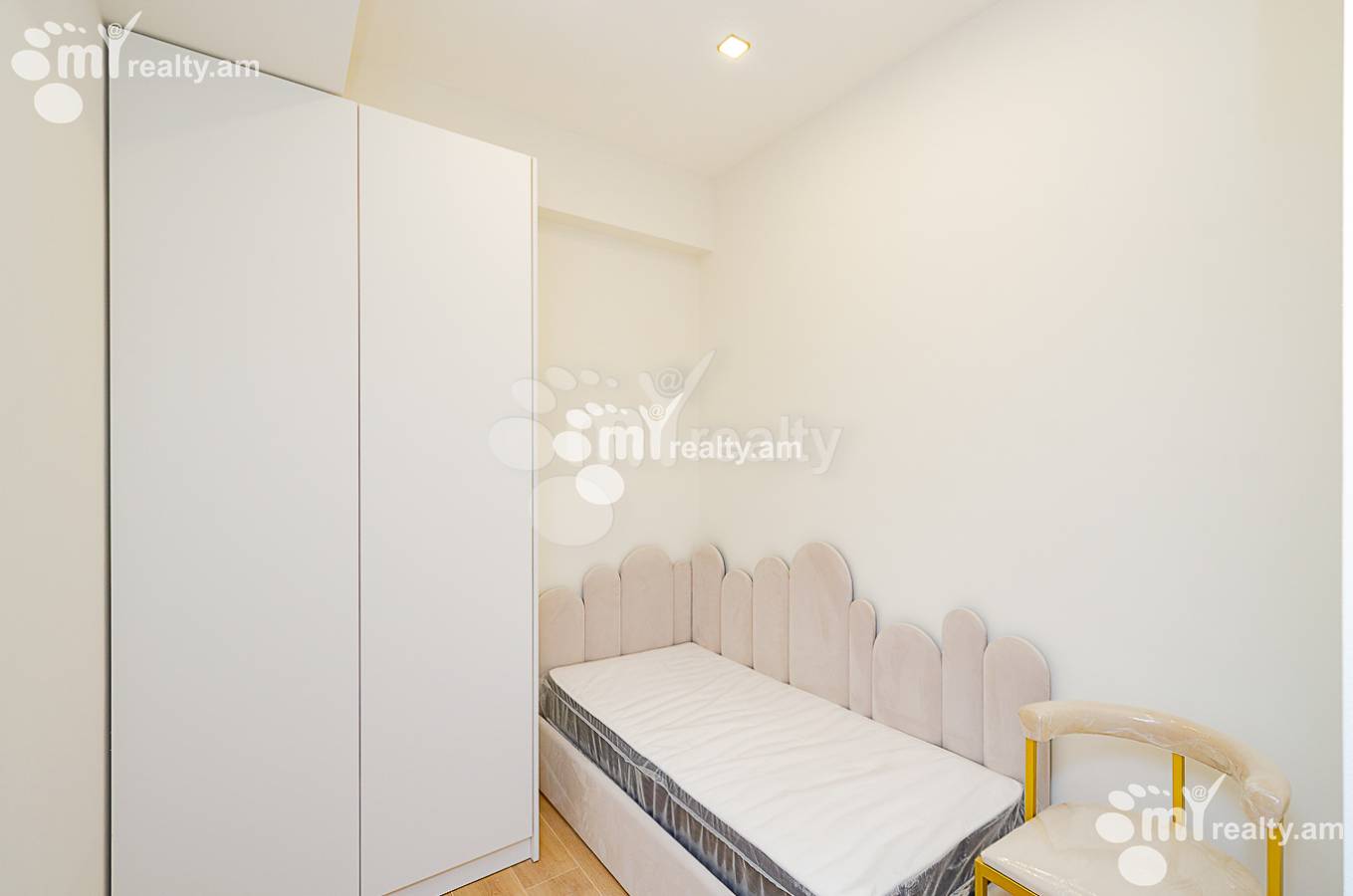 3 սենյականոց բնակարան  Չարենցի փող, Կենտրոն Երևան, 151966