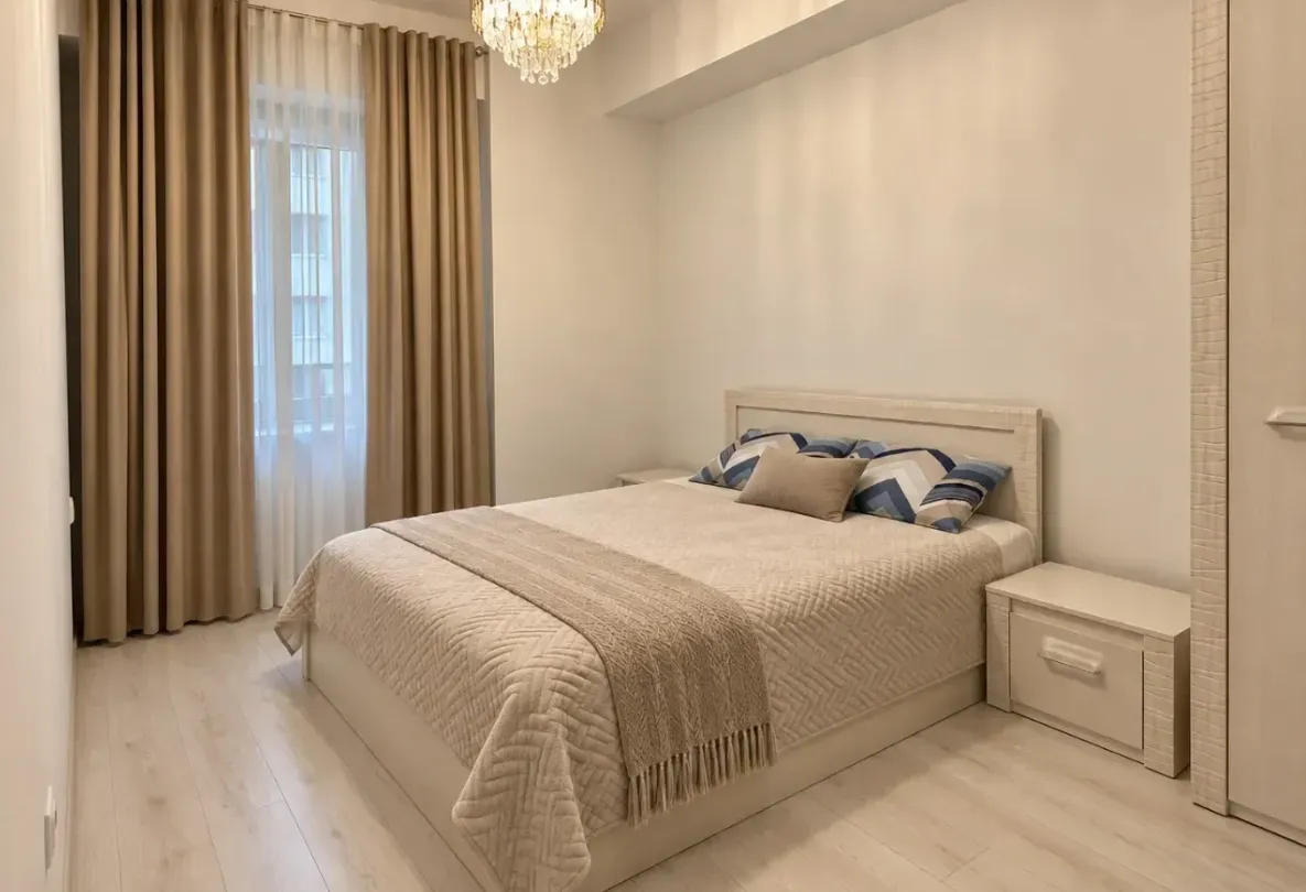 4 bedroom apartment for rent خیابان گِریبودوف, عربگیر ایروان, 161590