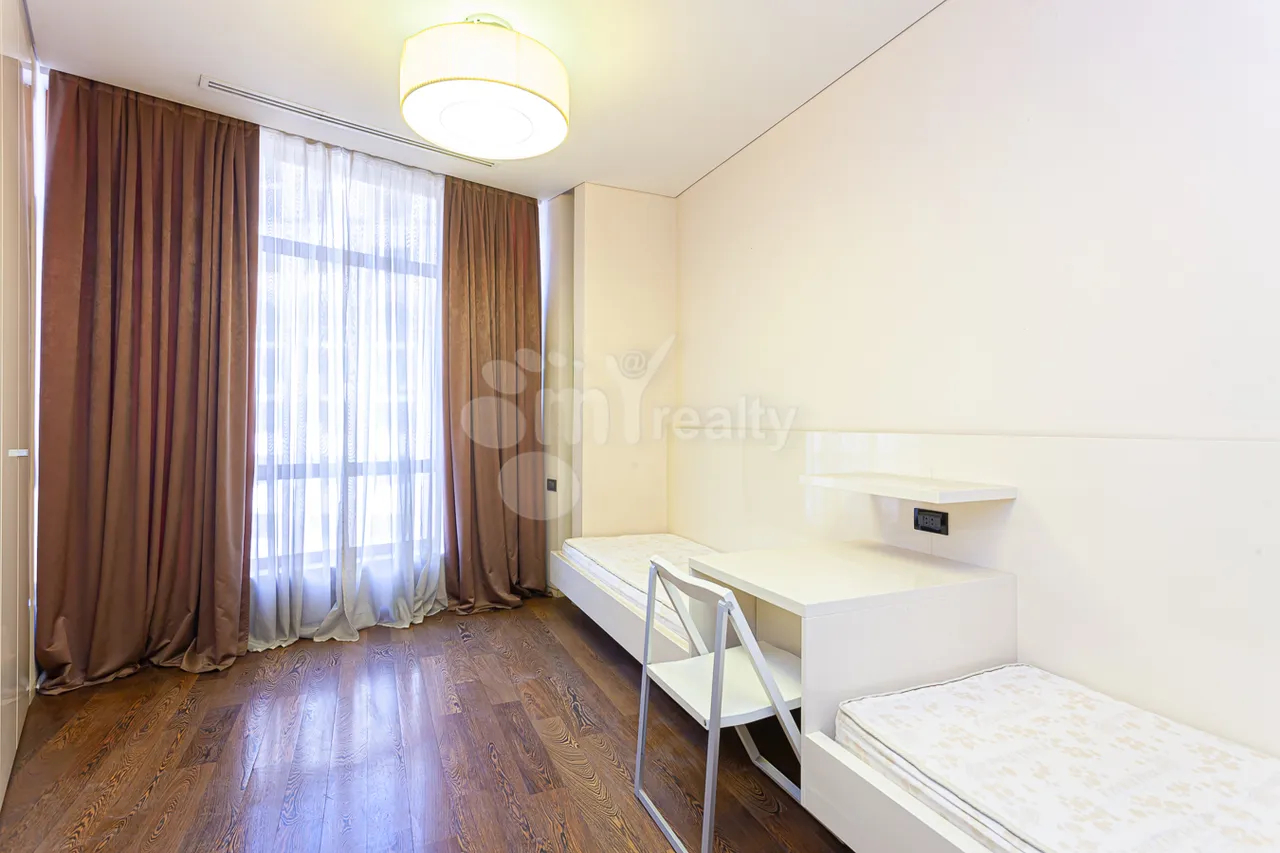 4 bedroom apartment for sale Northern(Hyusisayin)  Ave, Center Yerevan, 157217