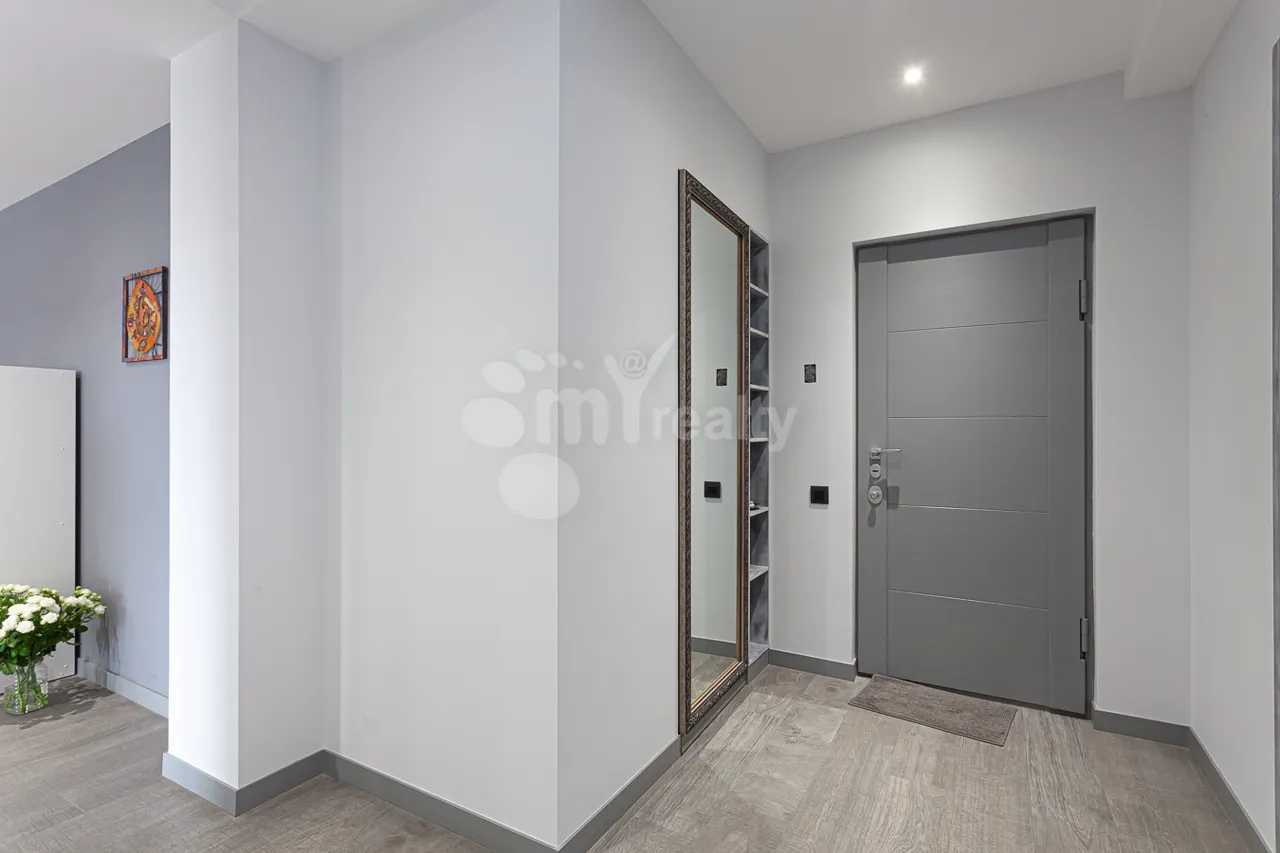 3 bedroom apartment for sale rue d'Amiryan, Center Yerevan, 161375