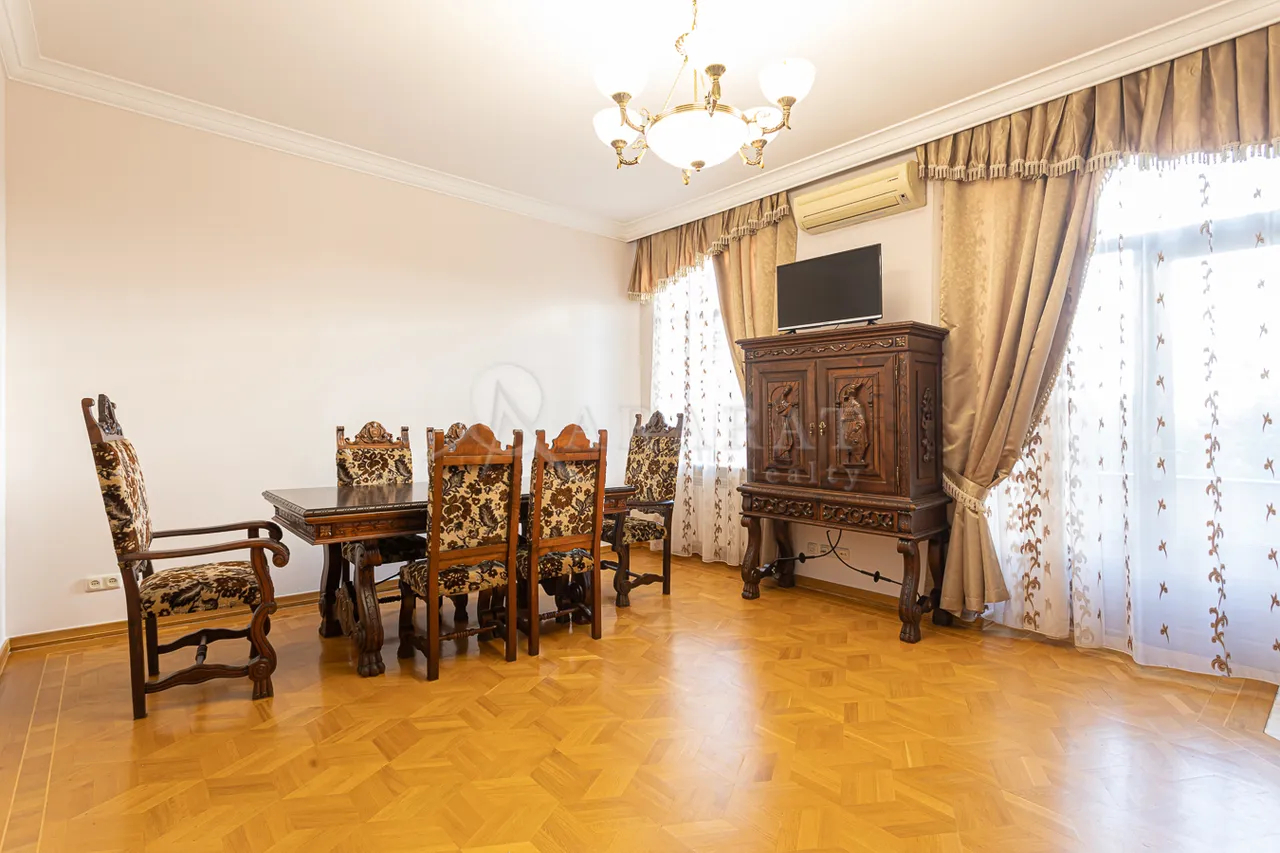 3 սենյականոց բնակարան  Աբովյան փող, Կենտրոն Երևան, 158368