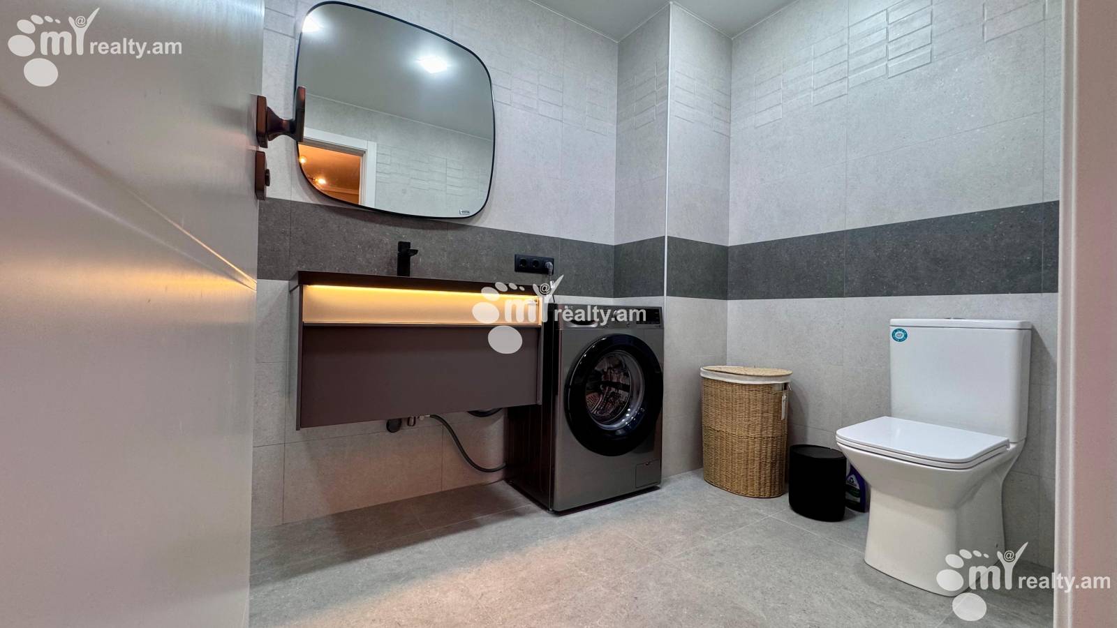 3 bedroom apartment for sale Paronyan St, Center Yerevan, 156576