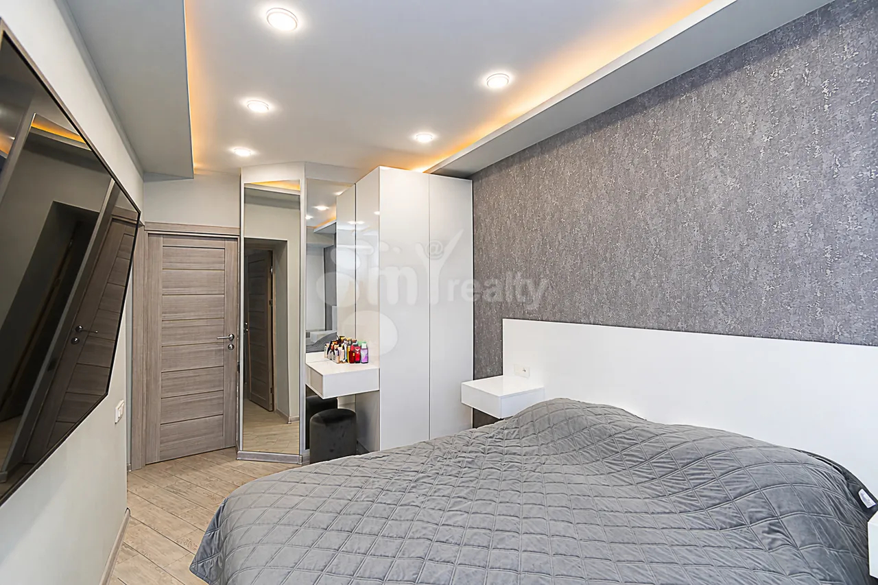 4 bedroom apartment for sale Paronyan St, Center Yerevan, 161626