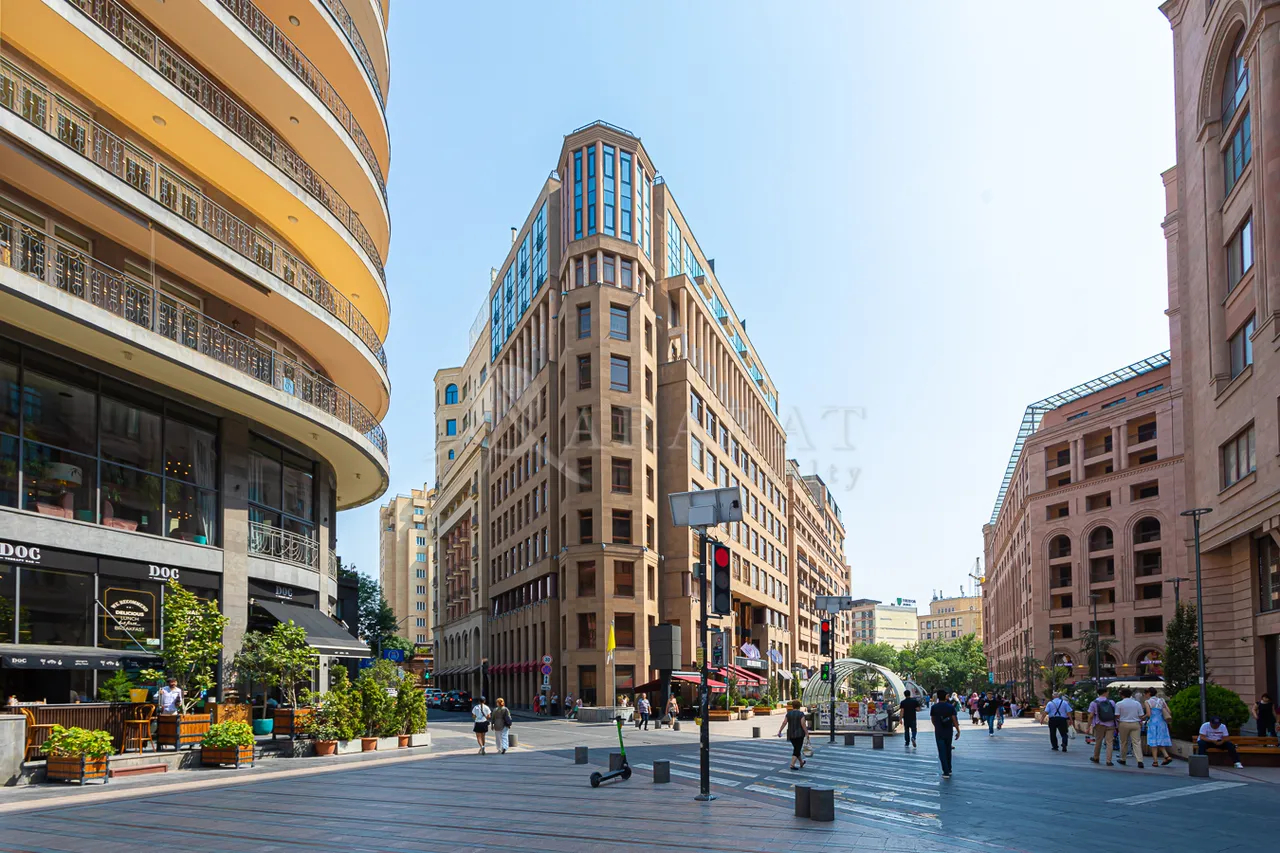 4 bedroom apartment for sale Northern (Hyusisayin)  Ave, Center Yerevan, 157216