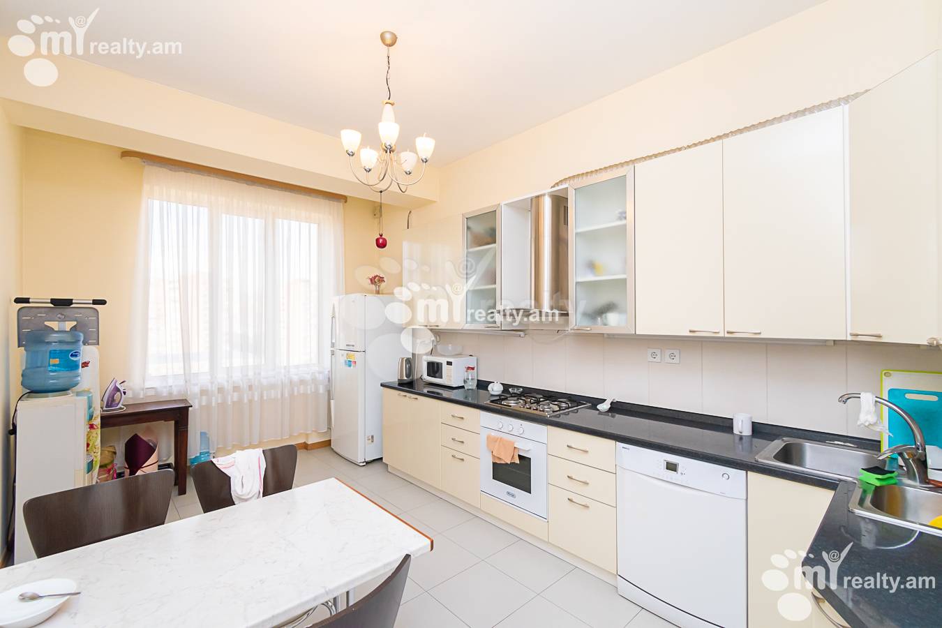 2 bedroom apartment for sale خیابان پارونیان, مرکز شهر ایروان, 140105