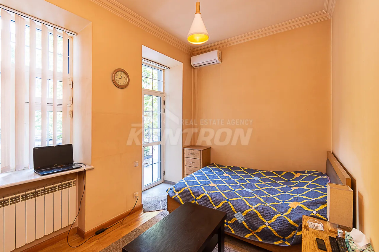 4 bedroom apartment for sale Mashtots Ave, Center Yerevan, 161677