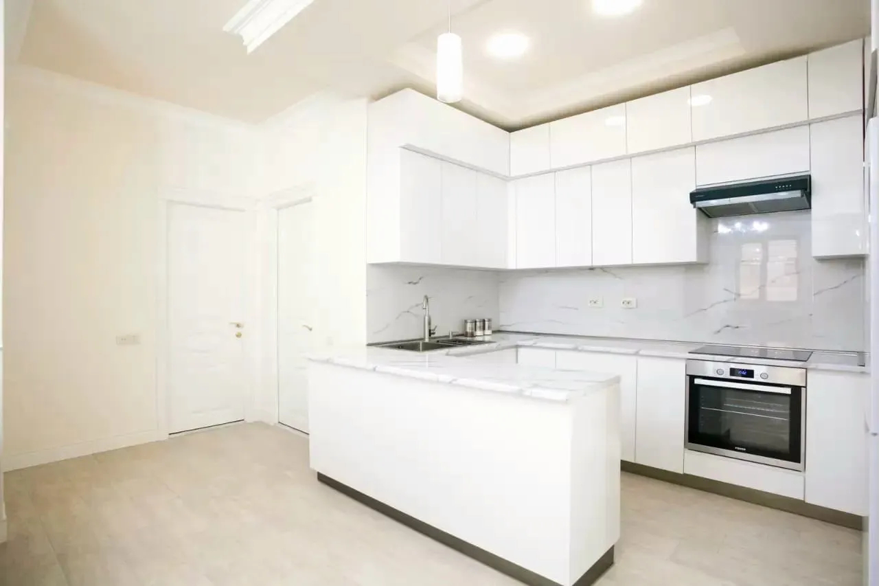 3 bedroom apartment for rent خیابان امیریان, مرکز شهر ایروان, 161589