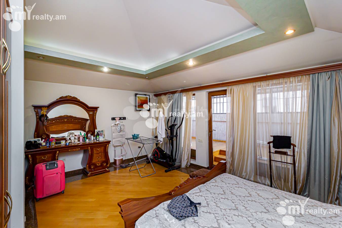 5 սենյականոց բնակարան  Պուշկինի փող, Կենտրոն Երևան, 152545