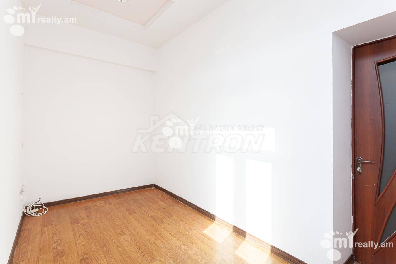 3 սենյականոց բնակարան  Աբովյան փող, Կենտրոն Երևան, 155178