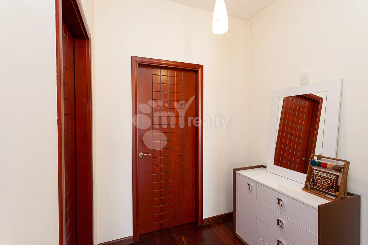 3 bedroom apartment for rent Tamanyan St, Center Yerevan, 157574