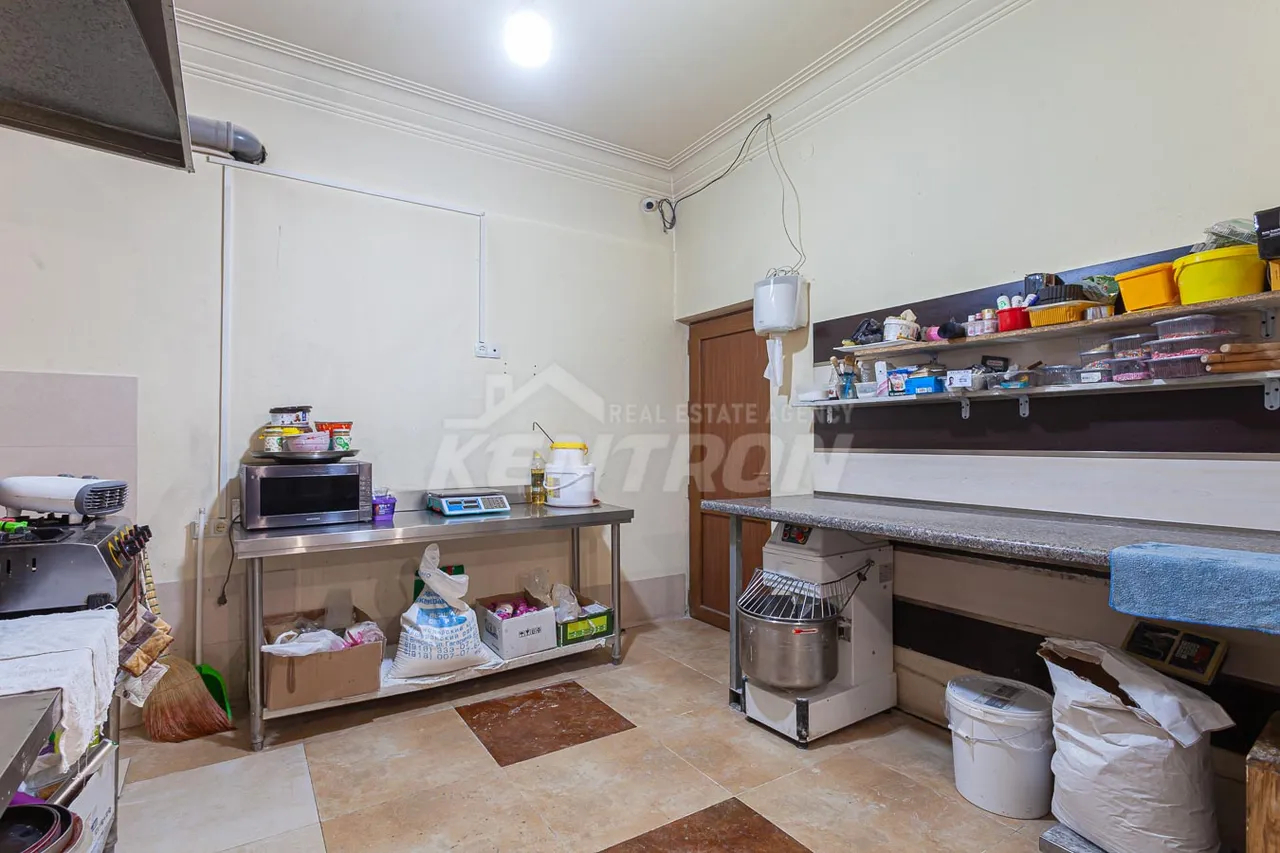Commercial for sale خیابان کومیتاس, عربگیر ایروان, 157407