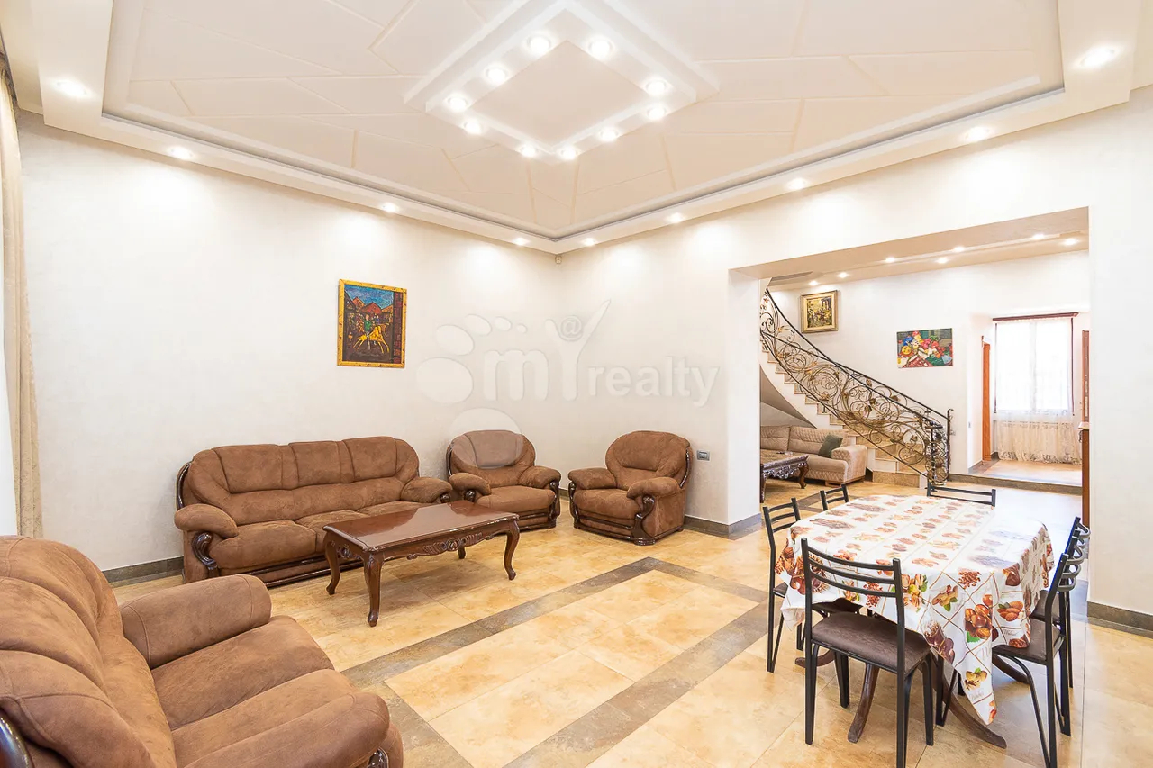 5 bedroom apartment for rent Nalbandyan St, Center Yerevan, 161916