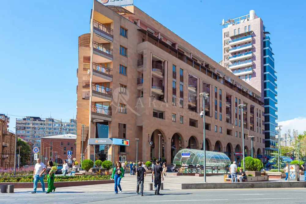 snyat-kvartiru-v-novostroyke/3-komnatnaya/Northern+%28Hyusisayin%29++Ave/Center/Yerevan