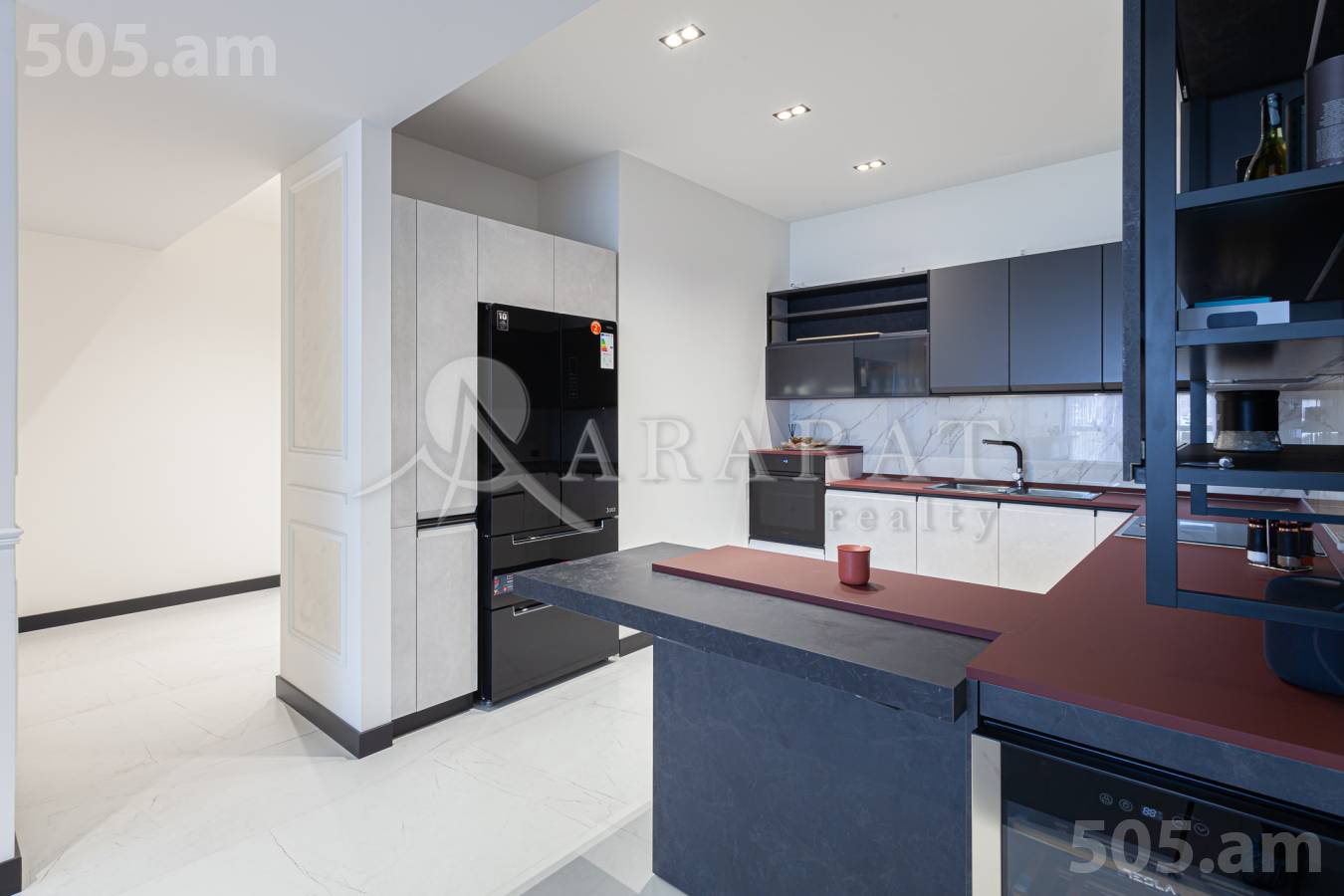 Купить 3 комнатную квартиру Паронян ул, Центр Ереван, 135006