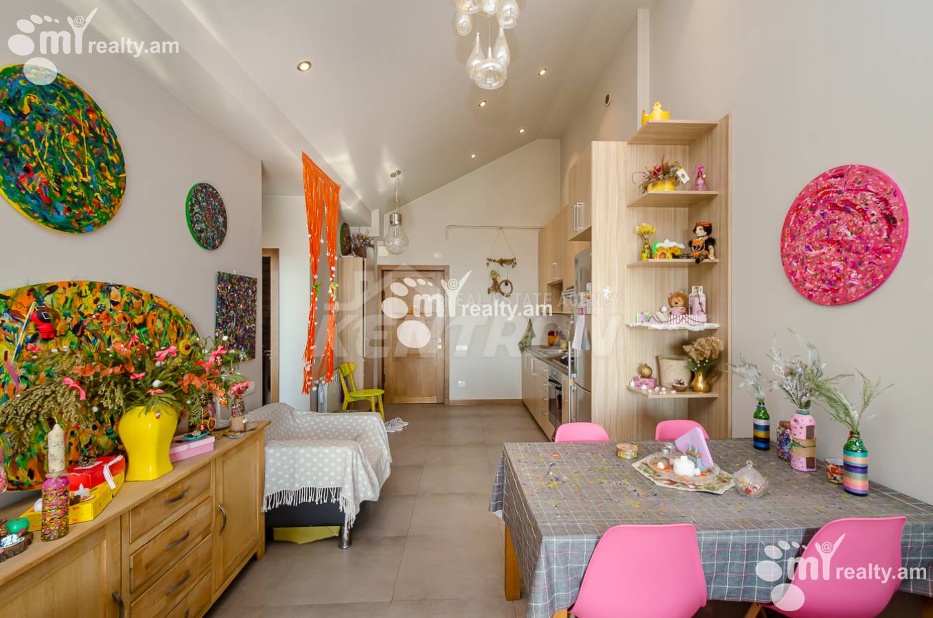 Купить 2 комнатную квартиру Антараин ул, Центр Ереван, 154454