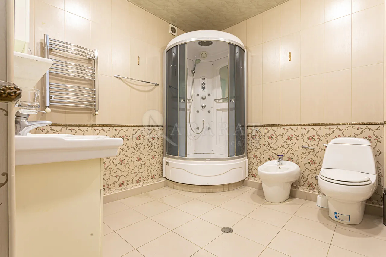 3 bedroom apartment for rent Amiryan St, Center Yerevan, 158204