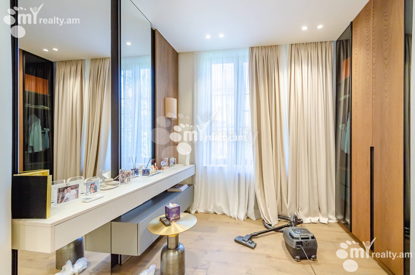 Купить 3 комнатную квартиру Таманян ул, Центр Ереван, 154011