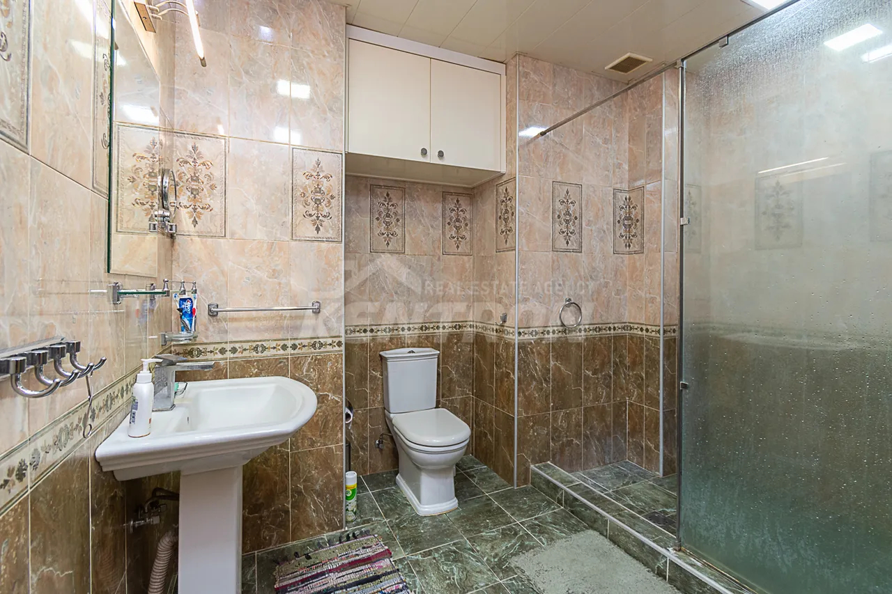 4 bedroom apartment for sale Mashtots Ave, Center Yerevan, 161677