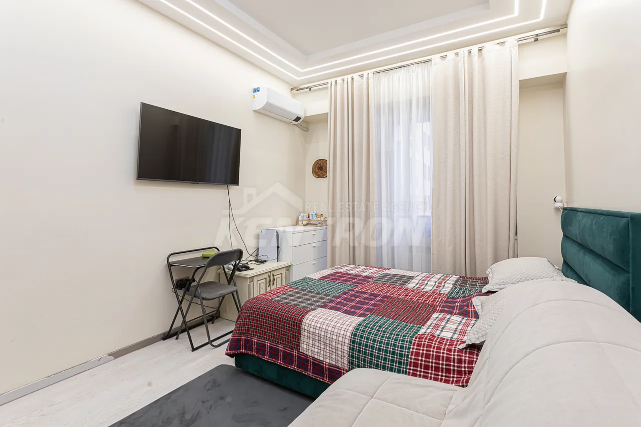 Купить 3 комнатную квартиру Бузанд ул, Центр Ереван, 159658