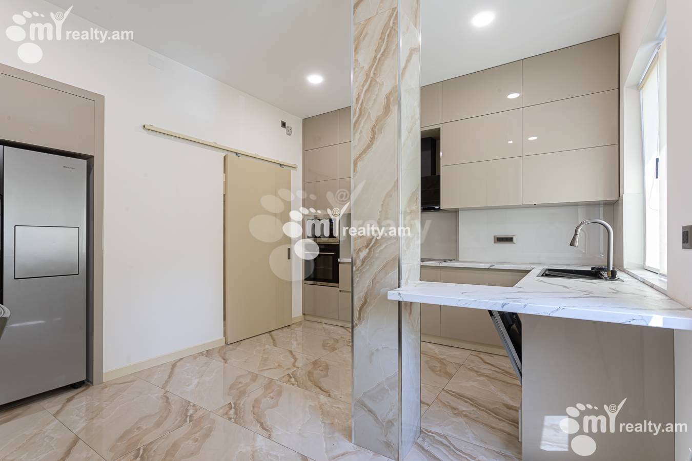 Commercial for rent خیابان ماشتوتس, مرکز شهر ایروان, 156227